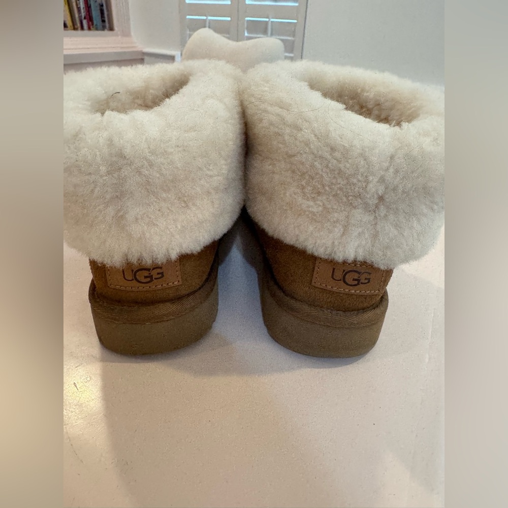 UGG tan mini fluff US 8 - Picture 5 of 9